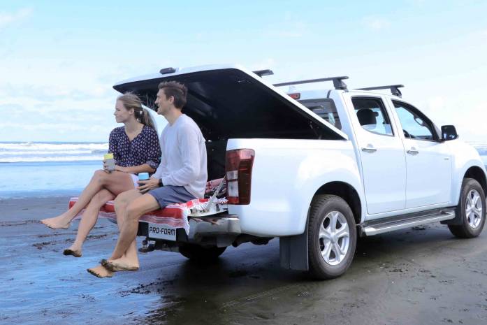 Canopy Hard Lid Roll Lid Or Soft Tonneau Cover Find The Best For Your Ute Pro Form